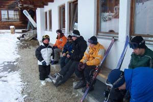 vor der Hütte ski09
